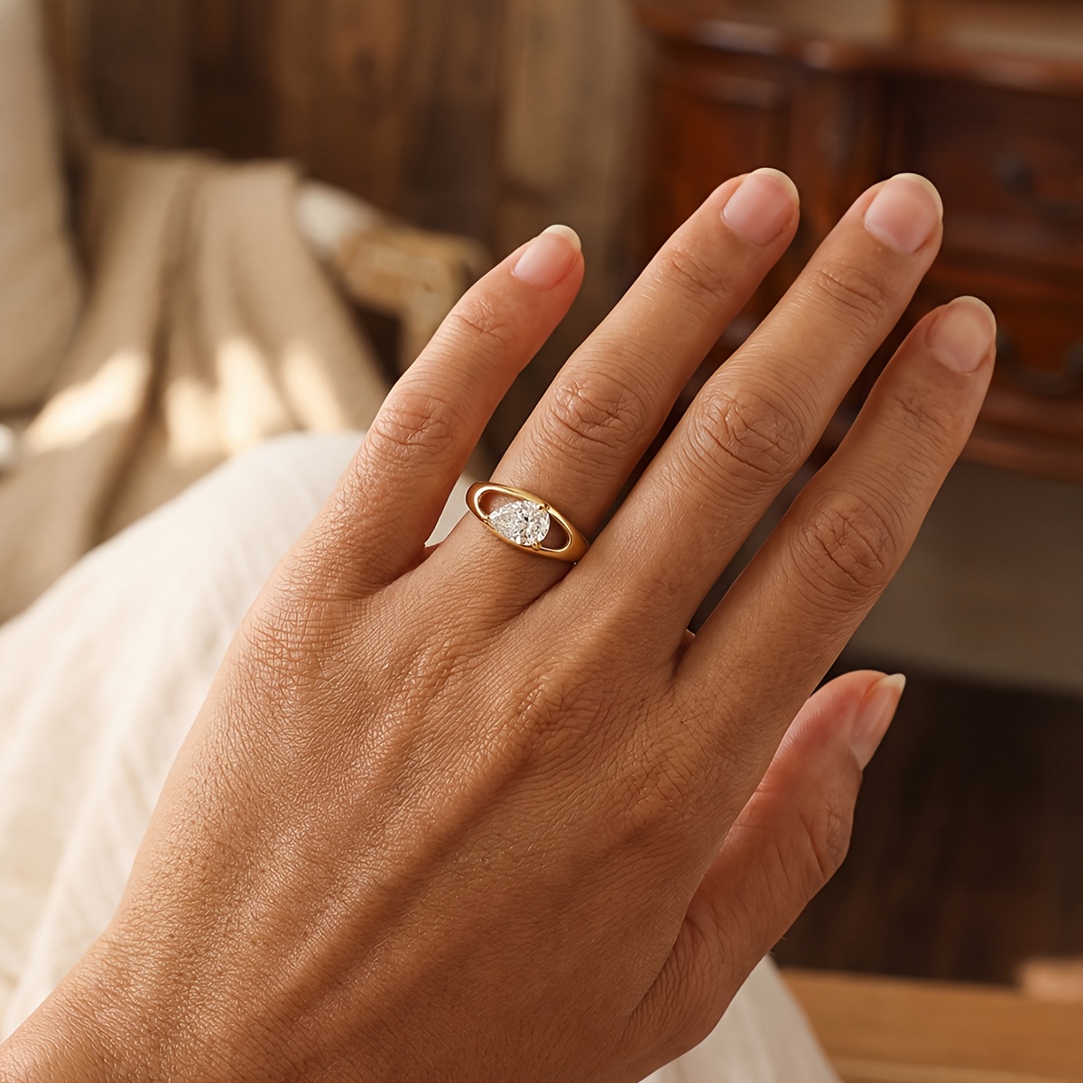 Women's Vintage Openwork Teardrop Ring for Parties and Weddings